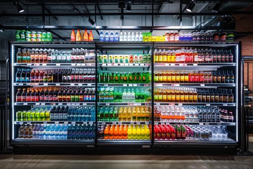 超市貨架擺放飲品區(qū)高清圖片 攝影圖 下載至來源處